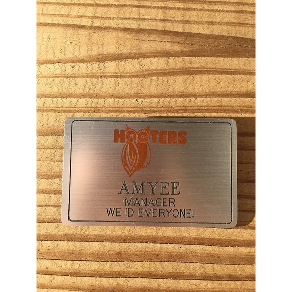 Hooters Girl Worn Silver Uniform Manager Name Tag “Amyee” - Picture 1 of 3